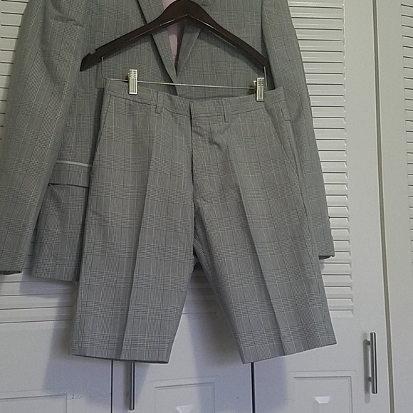 Men' Summer Suits - Picture 3 of 7